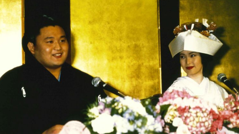 貴乃花の奥さんは初恋相手！再婚の馴れ初めと元妻・河野景子との真相
