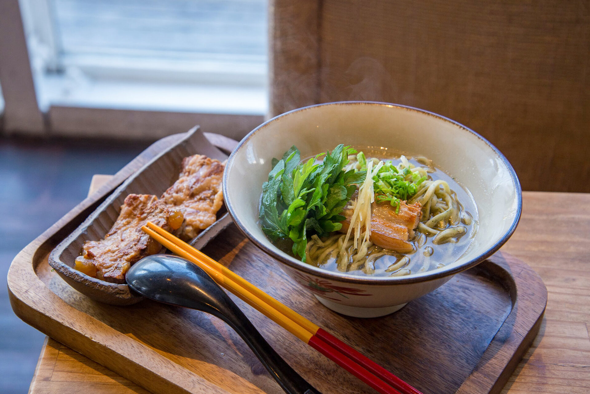 那覇天久の名店「麺処てぃあんだー」の評判と自家製生麺の真髄