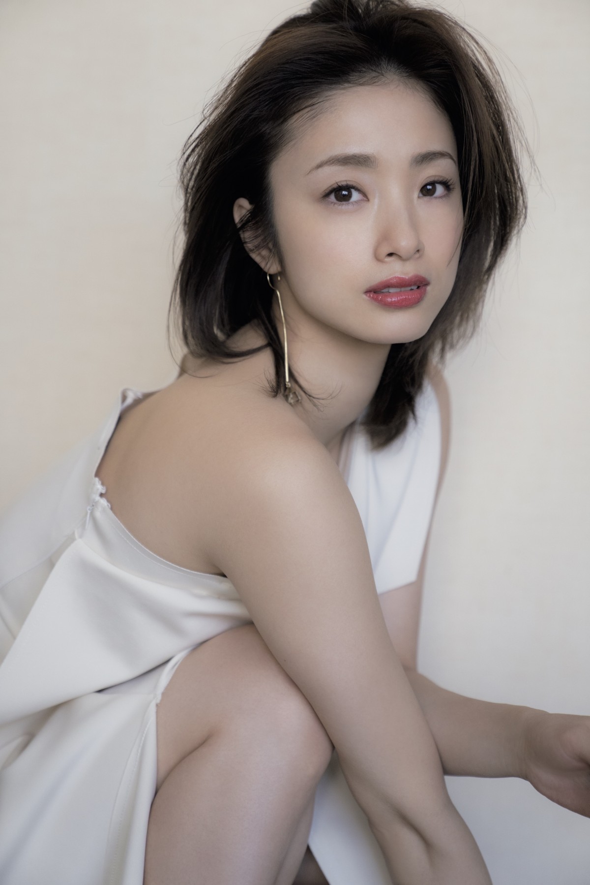 上戸彩の過激ショット疑惑と噂の真相！写真集や昼顔の名場面を徹底検証