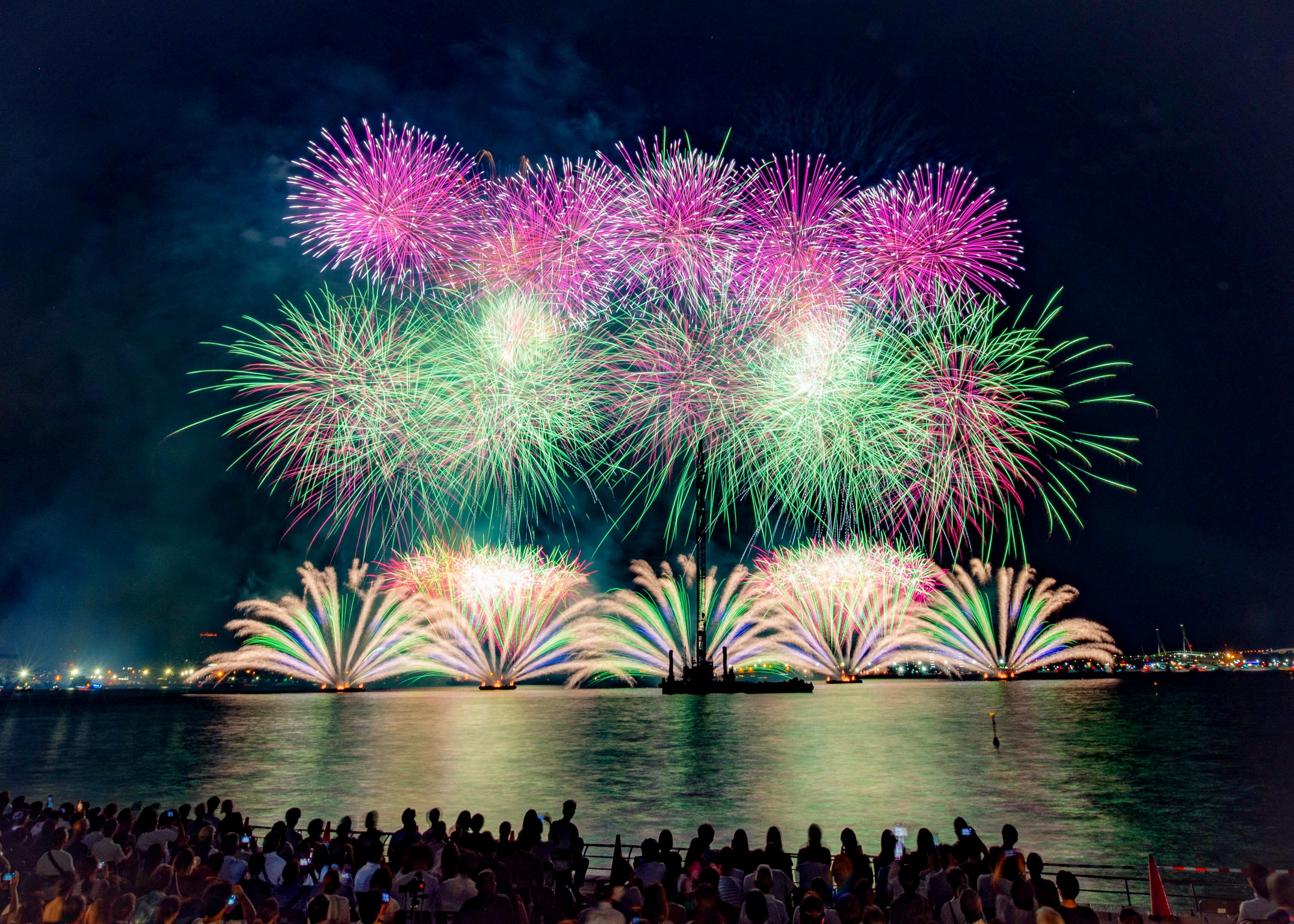 今日の神奈川花火大会速報！雨天開催可否と混雑回避の穴場スポット