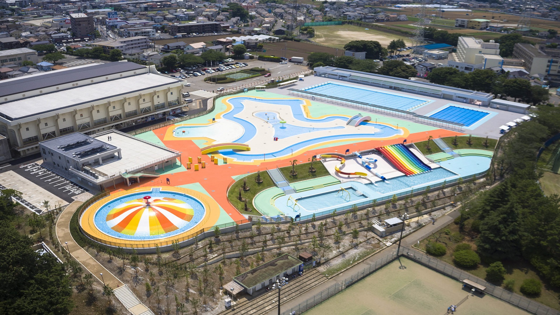【2026年版】船橋市運動公園のプール＆遊具攻略！駐車場混雑を避ける裏ワザとは