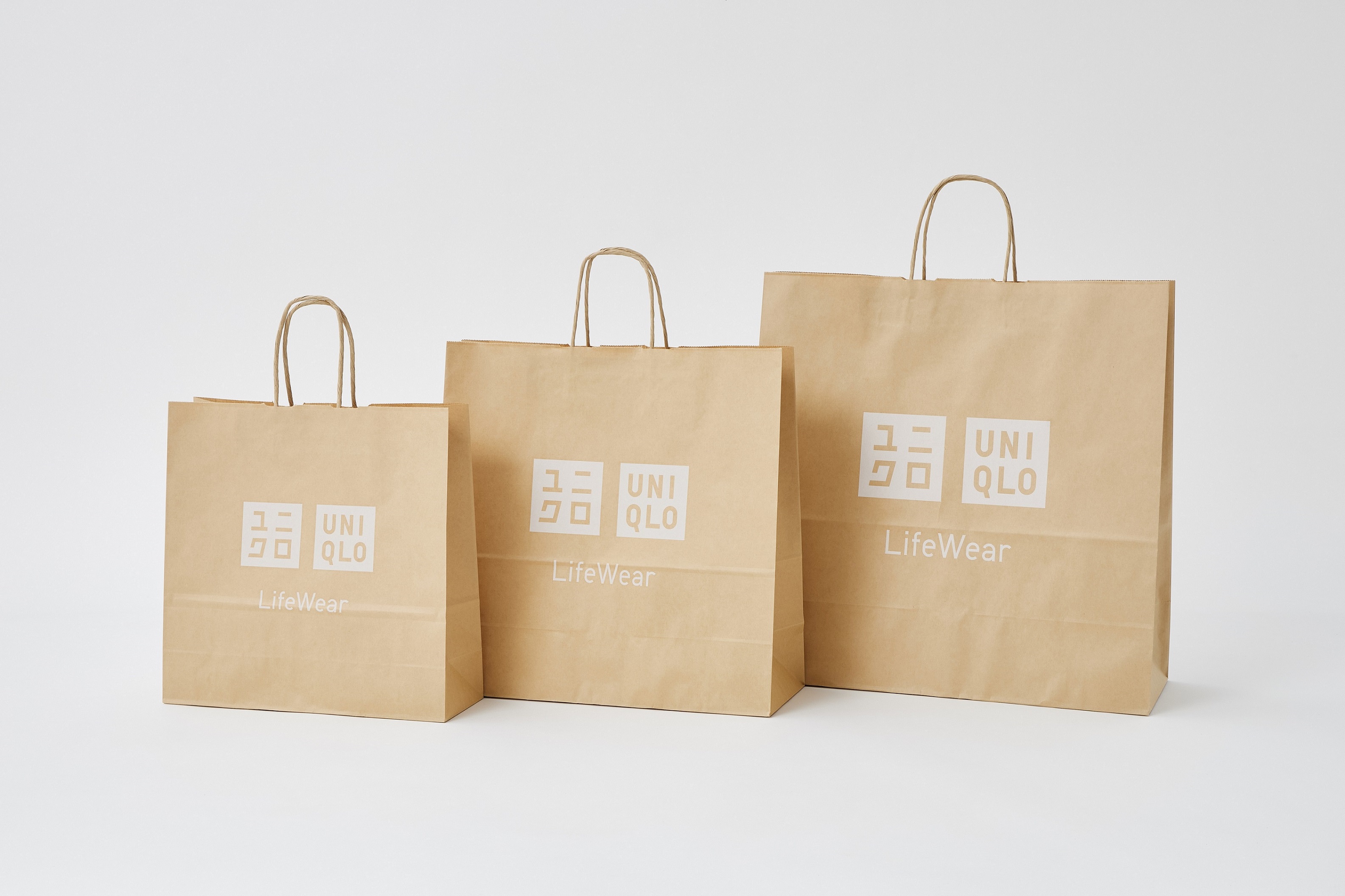 ユニクロの紙袋は1枚10円！サイズ・雨の日対応と無料の噂を徹底解剖