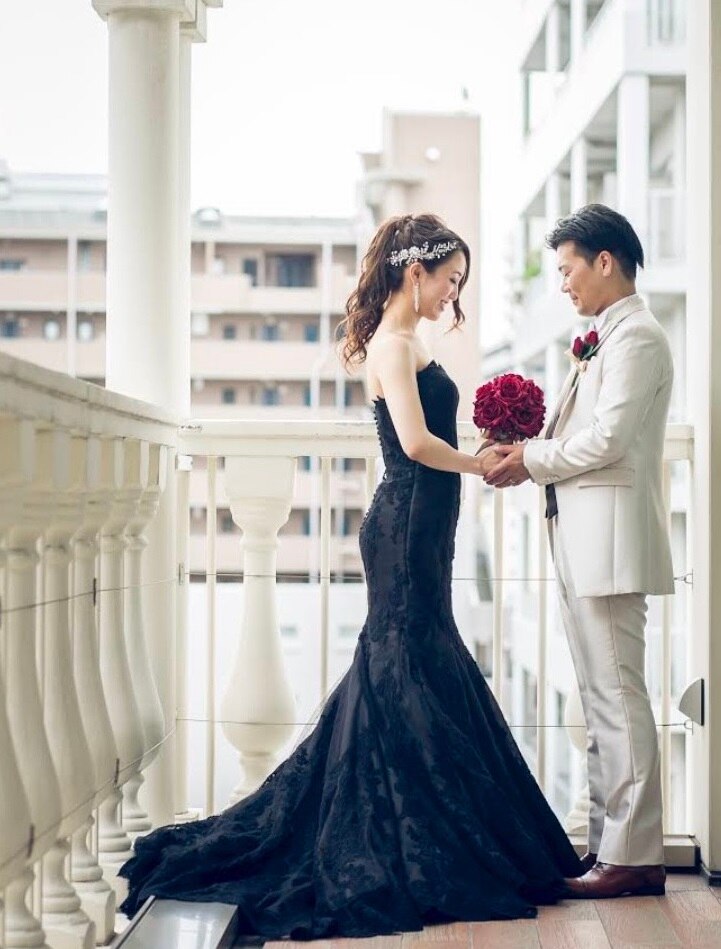 結婚式に黒ドレスはマナー違反？地味見え回避の垢抜け正解コーデ【2026最新】
