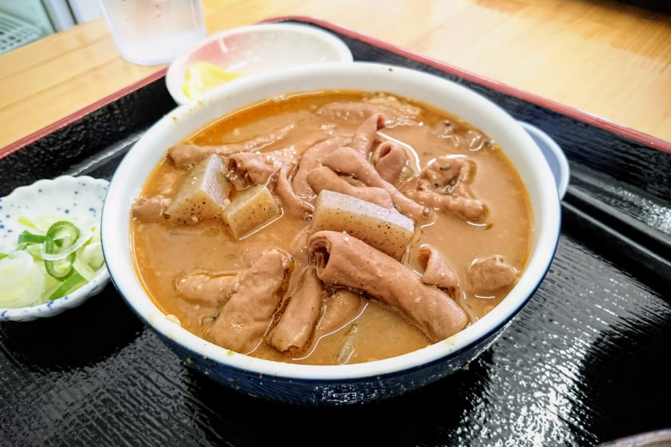 群馬・永井食堂のもつ煮はなぜ人を魅了する？2026年最新混雑と通販事情