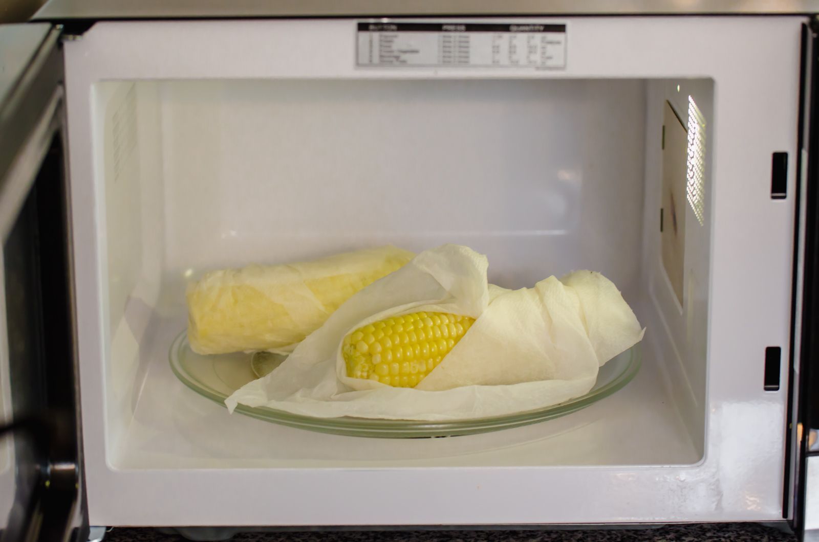 Can You Reheat Corn on the Cob in the Microwave