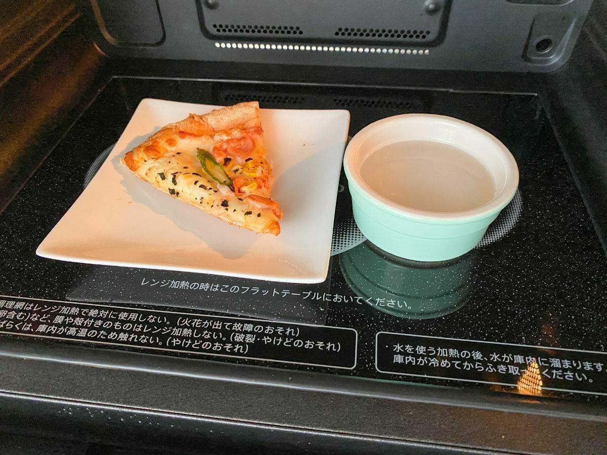 レンジはNg？冷めたピザの温め方はフライパン＋水1滴で焼きたてが完全復活