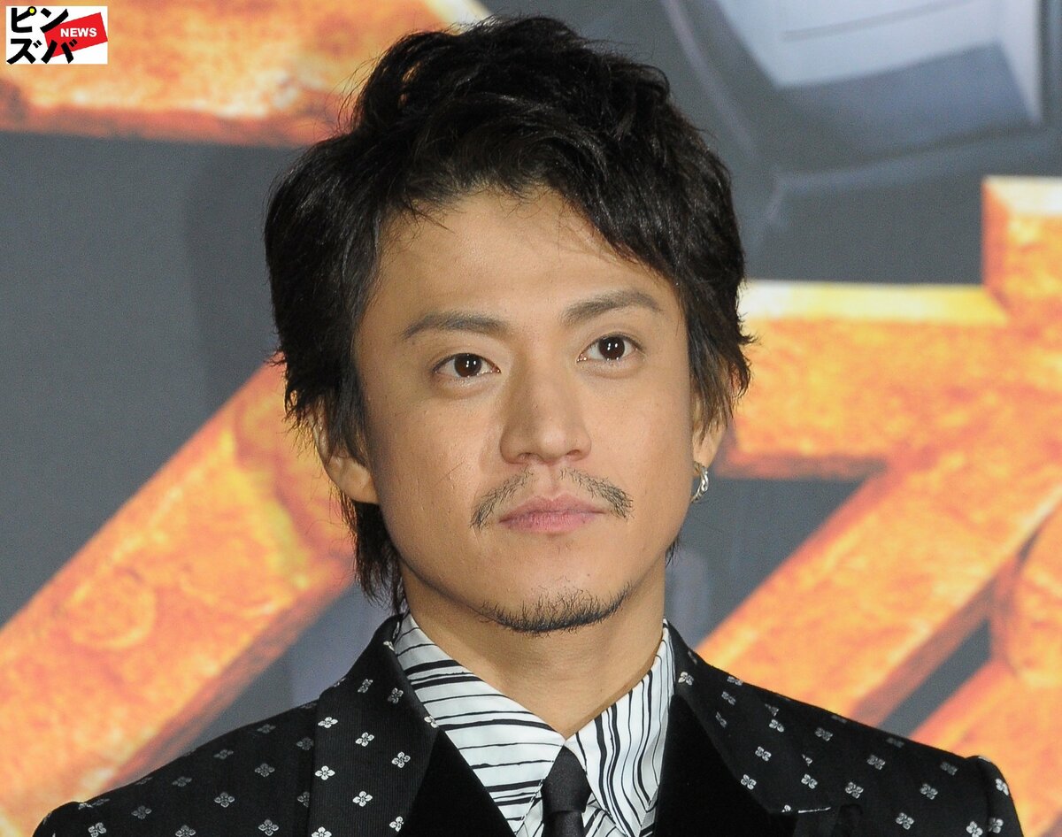 没後10年の咆哮。小栗旬が今明かす、蜷川幸雄から受け取った「地獄のような愛」と2026年の演劇界への遺言