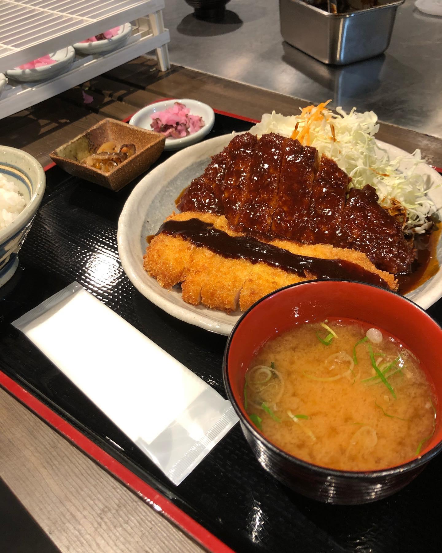 矢場とんのわらじとんかつ徹底解剖！量やカロリー・半々の頼み方と評判