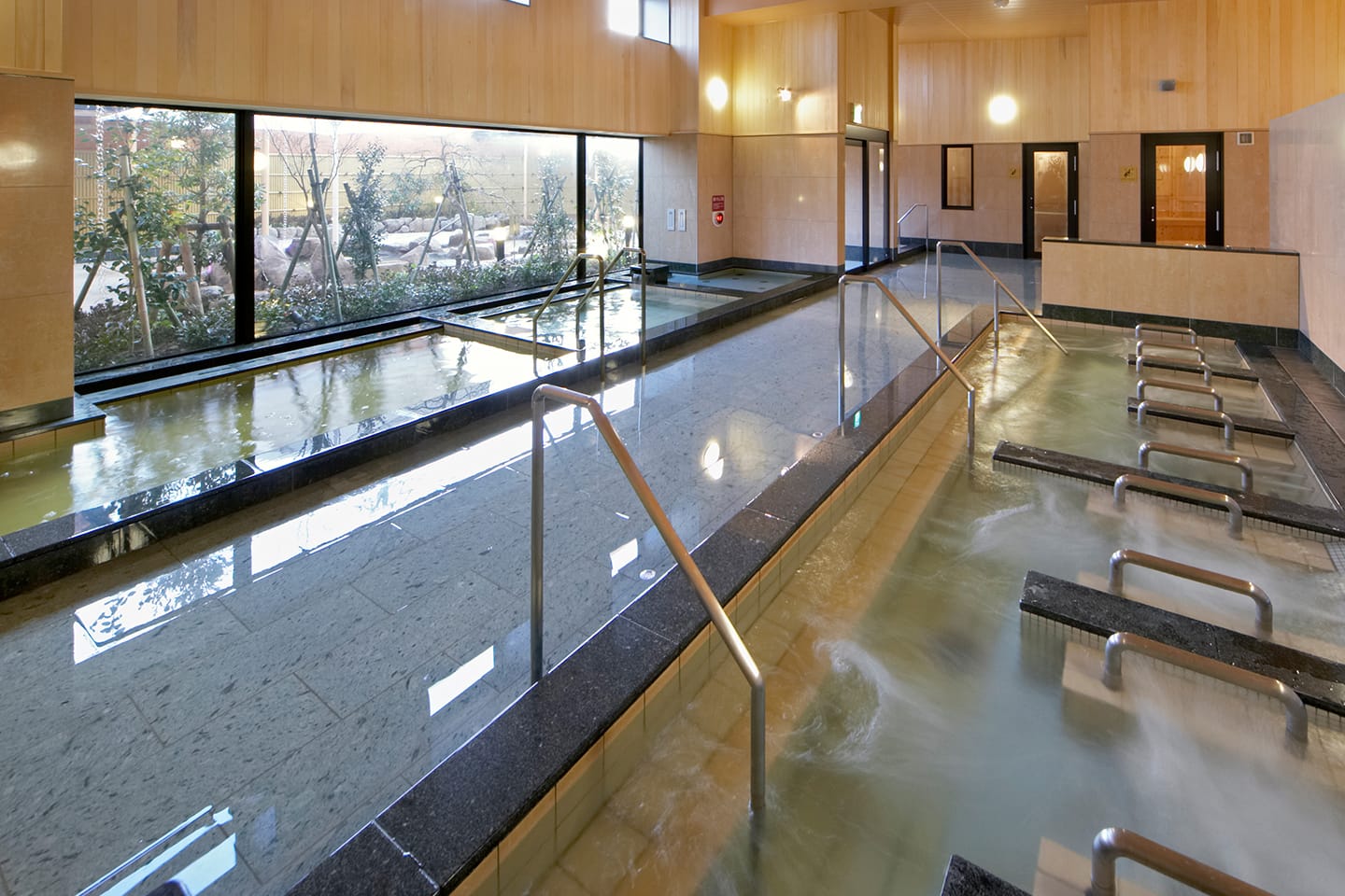 【2026最新】新千歳空港から30分の極上リトリート！「こぶし の 湯 あつま」が今、国内外の旅人を魅了する理由