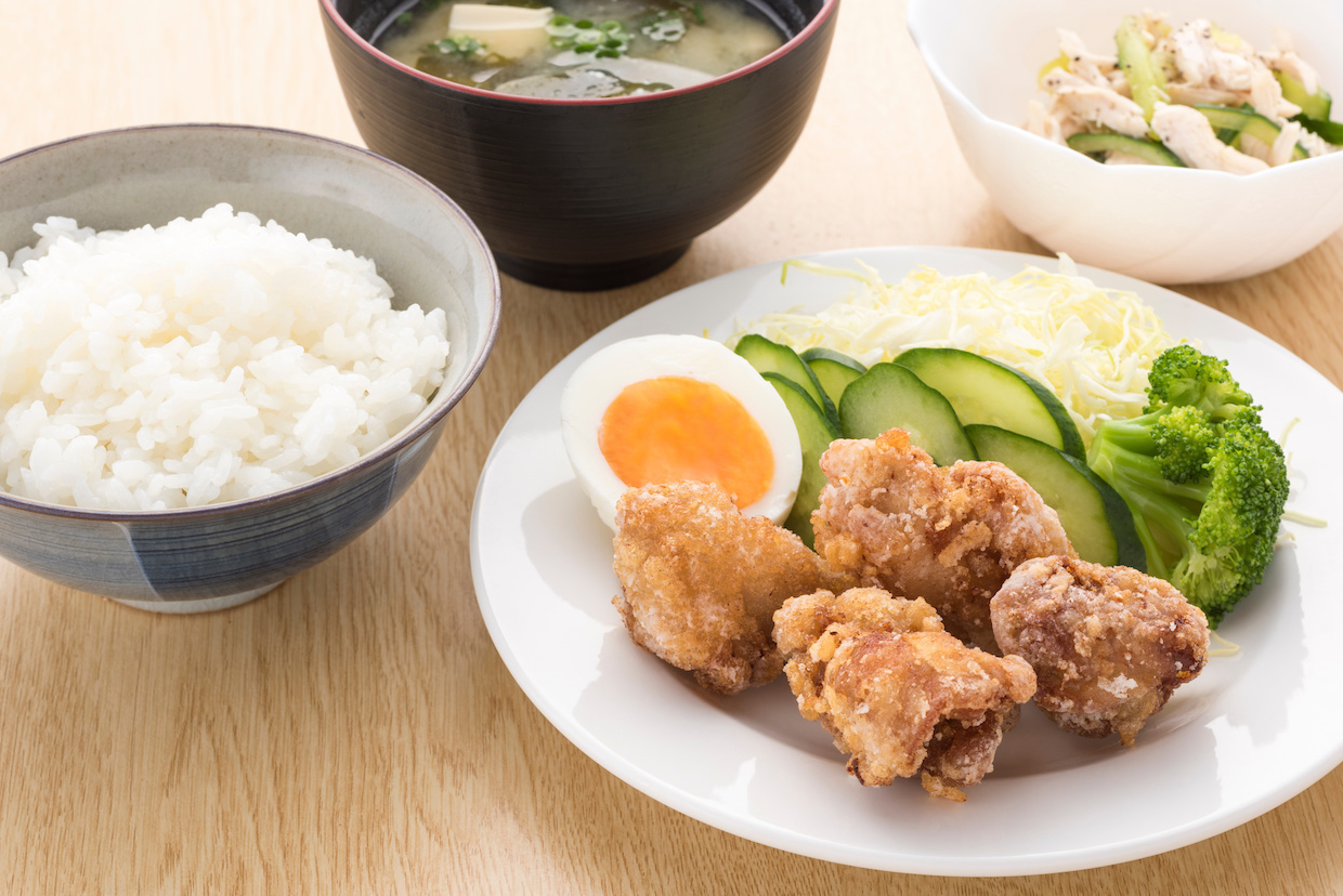 ジューシー唐揚げを引き立てる！プロが教える絶品副菜と最強献立